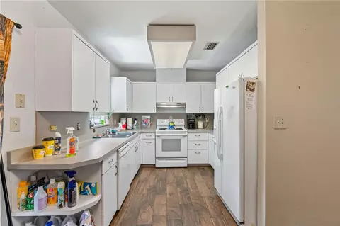 Kitchen - 5217 Peach Ave, Seffner, FL 33584 photo 1 of 3