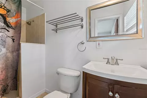 Bath - 5217 Peach Ave, Seffner, FL 33584 photo 1 of 3