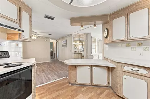 Kitchen - 764 Royal Palm Cir #764, Largo, FL 33778 photo 5 of 6