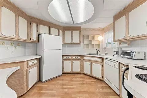 Kitchen - 764 Royal Palm Cir #764, Largo, FL 33778 photo 3 of 6