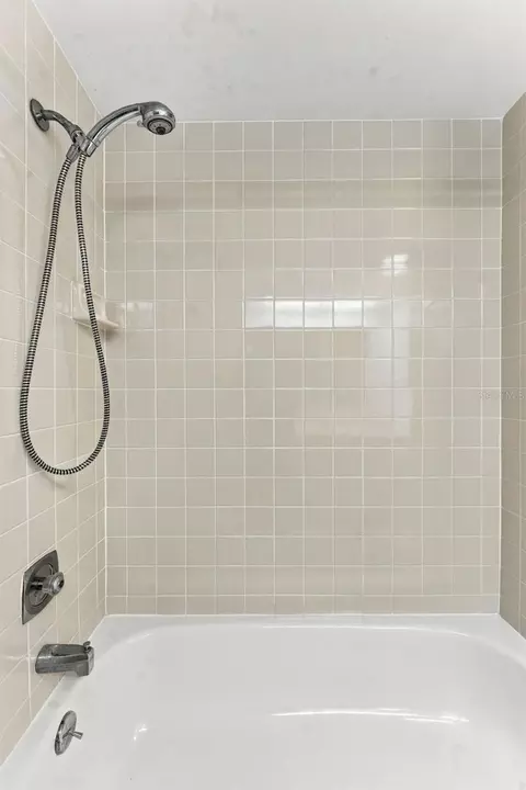 Bath - 764 Royal Palm Cir #764, Largo, FL 33778 photo 6 of 6