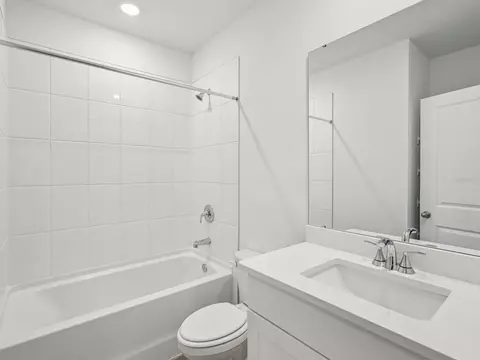 Bath - 7910 Lake Powell Pl, Parrish, FL 34219 photo 2 of 2