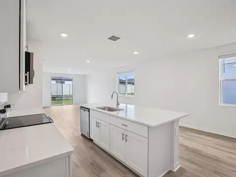 Kitchen - 7910 Lake Powell Pl, Parrish, FL 34219 photo 2 of 3