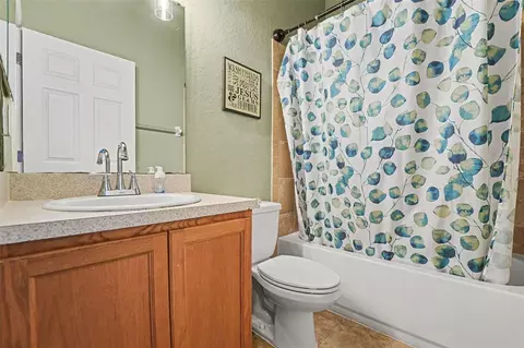 Bath - 2225 Bluebird Ave, Bartow, FL 33830 photo 1 of 4