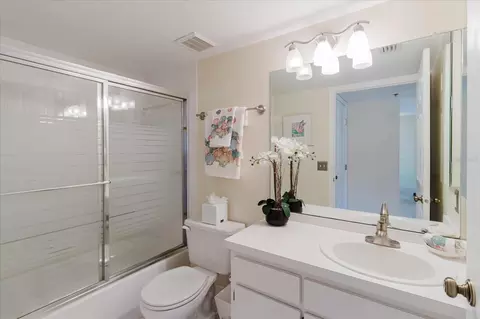 Bath - 2209 Utopian Dr E #207, Clearwater, FL 33763 photo 3 of 5