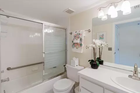 Bath - 2209 Utopian Dr E #207, Clearwater, FL 33763 photo 4 of 5