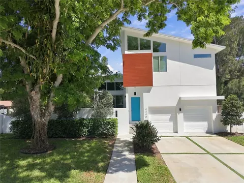 4440 Pompano Dr SE, Saint Petersburg, FL 33705