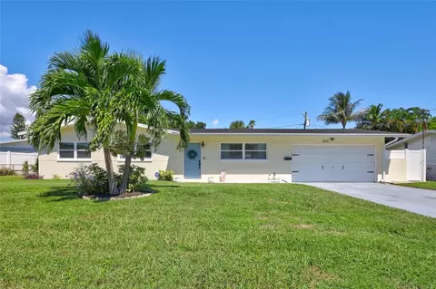 3672 Searobin Dr SE, Saint Petersburg, FL 33705