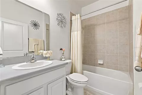 Bath - 944 Old Windsor Way, Spring Hill, FL 34609 photo 2 of 2