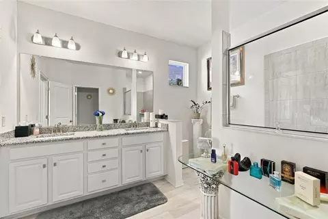 Bath - 944 Old Windsor Way, Spring Hill, FL 34609 photo 1 of 2