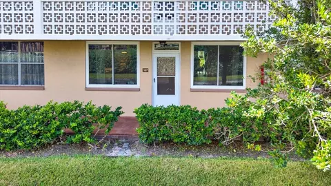 5095 Bay St NE #107, Saint Petersburg, FL 33703