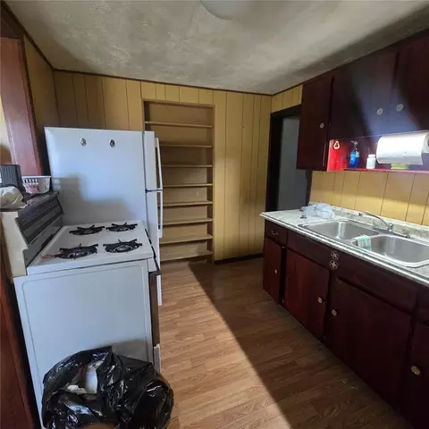 Kitchen - 304 Palm Ave, Seffner, FL 33584 photo 3 of 3