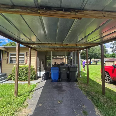 Exterior - 304 Palm Ave, Seffner, FL 33584 photo 8 of 10