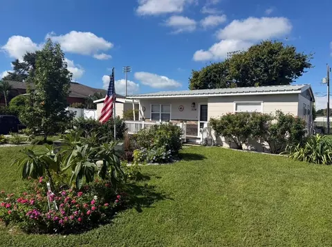 1134 62nd St, Saint Petersburg, FL 33710