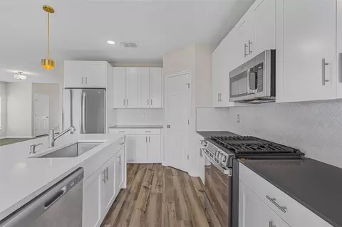 Kitchen - 7653 Depot Loop, Parrish, FL 34219 photo 3 of 7