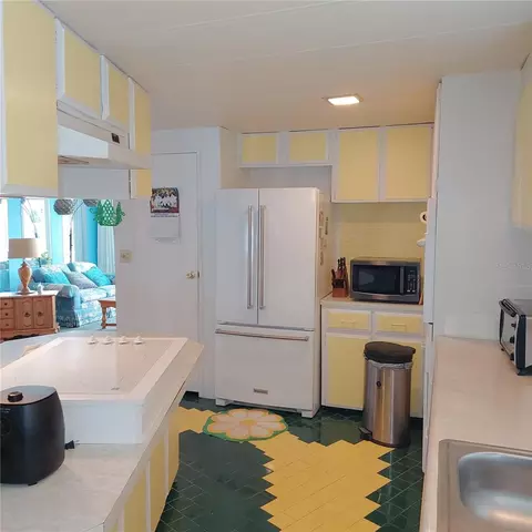 Kitchen - 20182 Cot Rd #505, Lutz, FL 33558 photo 2 of 5