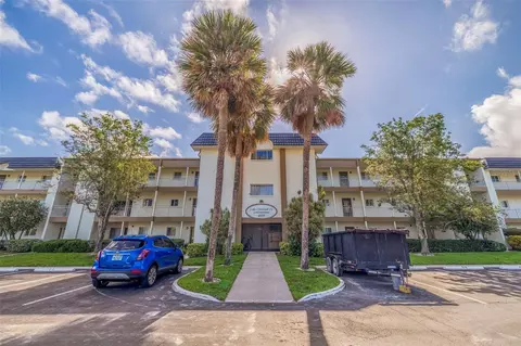 4595 Chancellor St NE #105, Saint Petersburg, FL 33703