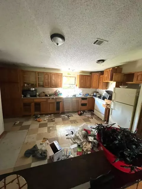 Kitchen - 2950 NW 47th Ave, Okeechobee, FL 34972 photo 1 of 1