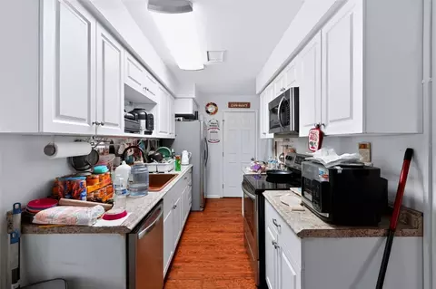 Kitchen - 2409 Giddens Ave, Seffner, FL 33584 photo 2 of 7