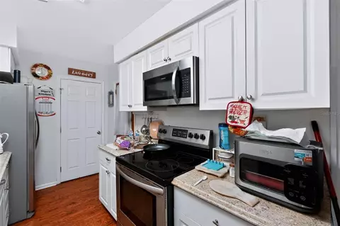 Kitchen - 2409 Giddens Ave, Seffner, FL 33584 photo 3 of 7