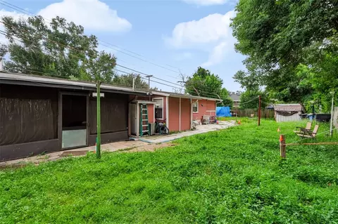 Exterior - 2409 Giddens Ave, Seffner, FL 33584 photo 4 of 6