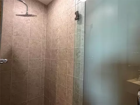 Bath - 60 SW 13th St #5212, Miami, FL 33130 photo 5 of 6