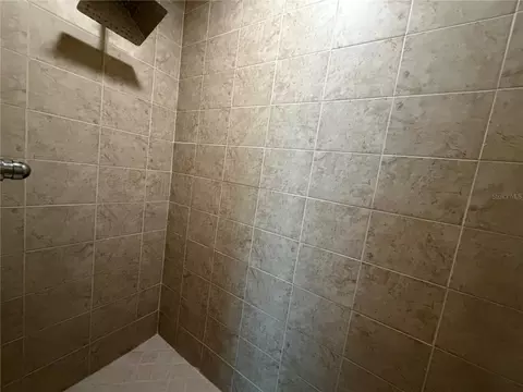 Bath - 60 SW 13th St #5212, Miami, FL 33130 photo 2 of 6