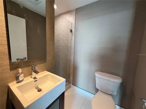 Bath - 60 SW 13th St #5212, Miami, FL 33130 photo 6 of 6