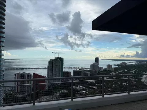 View/Area - 60 SW 13th St #5212, Miami, FL 33130 photo 2 of 8