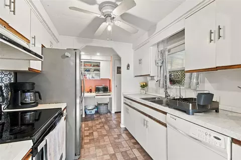 Kitchen - 980 7th St NW #1A, Largo, FL 33770 photo 6 of 6