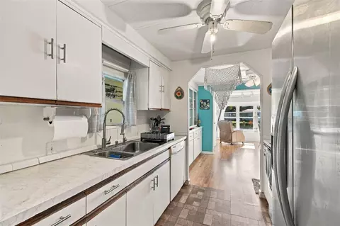 Kitchen - 980 7th St NW #1A, Largo, FL 33770 photo 2 of 6