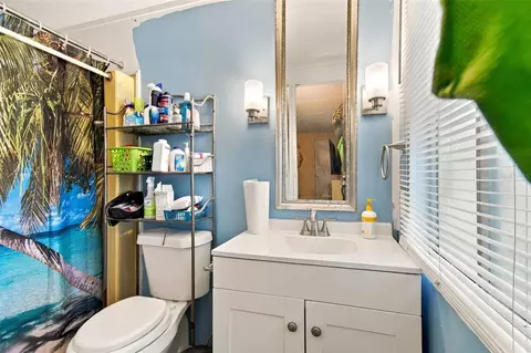 Bath - 980 7th St NW #1A, Largo, FL 33770 photo 4 of 6