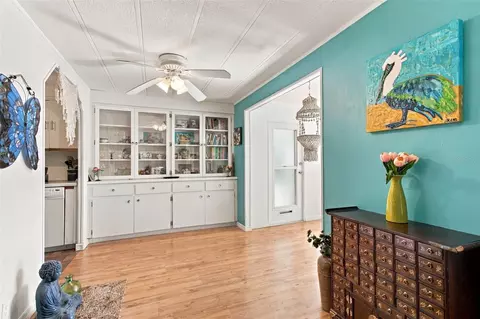 Dining - 980 7th St NW #1A, Largo, FL 33770 photo 1 of 6