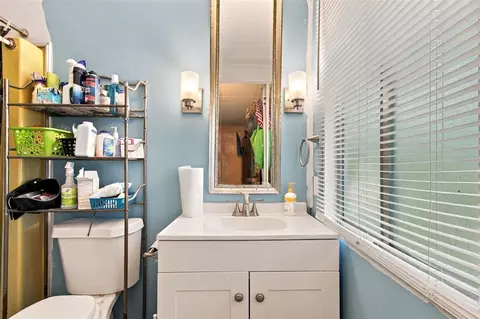 Bath - 980 7th St NW #1A, Largo, FL 33770 photo 5 of 6