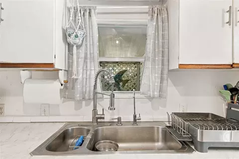 Kitchen - 980 7th St NW #1A, Largo, FL 33770 photo 3 of 6