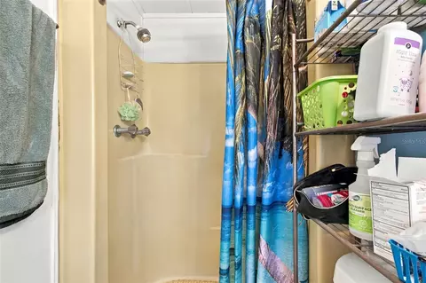 Bath - 980 7th St NW #1A, Largo, FL 33770 photo 6 of 6