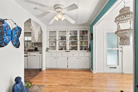Entry Way - 980 7th St NW #1A, Largo, FL 33770 photo 2 of 3