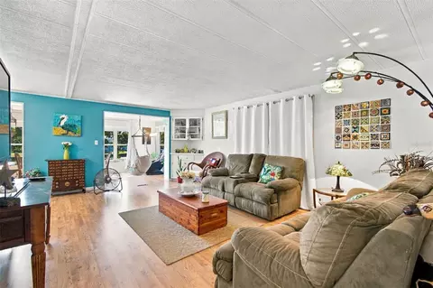 Living - 980 7th St NW #1A, Largo, FL 33770 photo 3 of 4