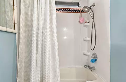 Bath - 980 7th St NW #1A, Largo, FL 33770 photo 3 of 6
