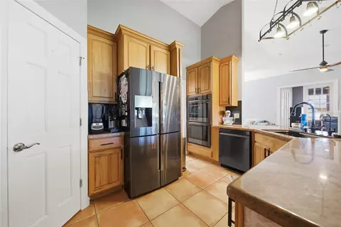 Kitchen - 13100 Lilita Ave, Dover, FL 33527 photo 4 of 5