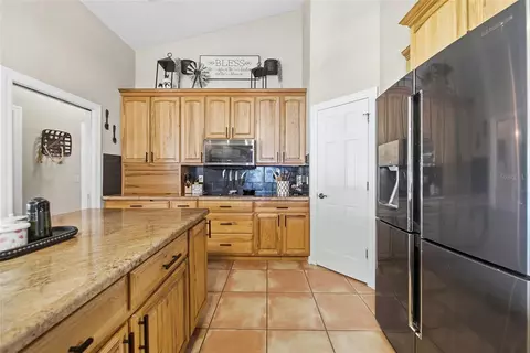 Kitchen - 13100 Lilita Ave, Dover, FL 33527 photo 2 of 5