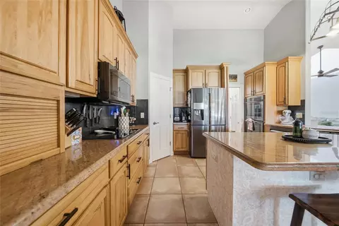Kitchen - 13100 Lilita Ave, Dover, FL 33527 photo 3 of 5