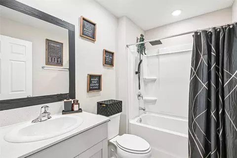 Bath - 7755 Depot Loop, Parrish, FL 34219 photo 1 of 2
