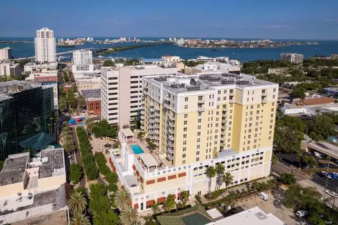 628 Cleveland St #1202, Clearwater, FL 33755