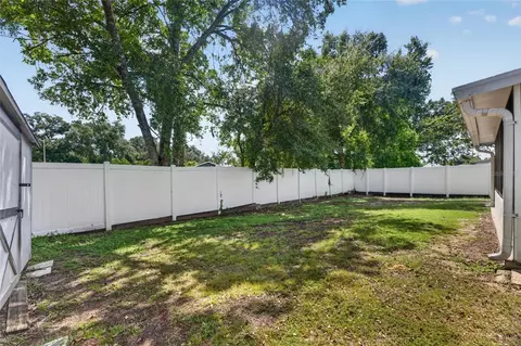 Exterior - 906 Cutler Dr, Seffner, FL 33584 photo 10 of 11