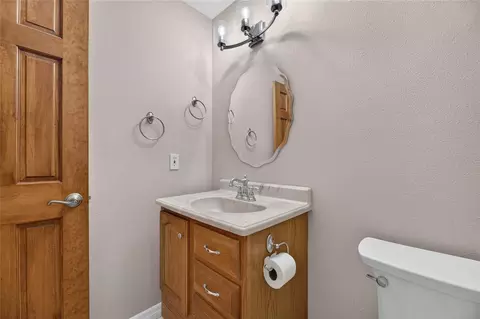 Bath - 906 Cutler Dr, Seffner, FL 33584 photo 2 of 4