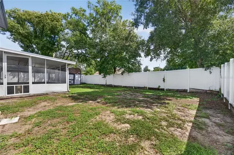 Exterior - 906 Cutler Dr, Seffner, FL 33584 photo 7 of 11