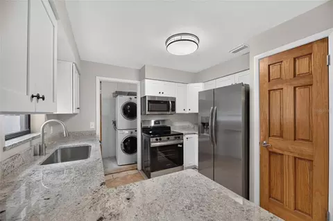 Kitchen - 906 Cutler Dr, Seffner, FL 33584 photo 6 of 7
