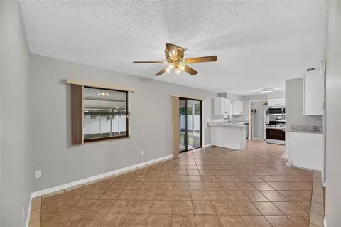 Living - 906 Cutler Dr, Seffner, FL 33584 photo 5 of 5