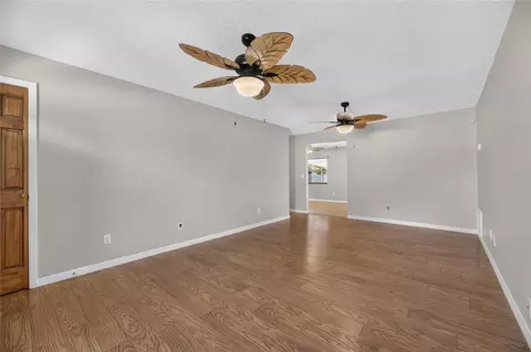 Living - 906 Cutler Dr, Seffner, FL 33584 photo 4 of 5